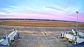 Weather camera view of Lake Charles Rgnl Arpt terminal bldg.
