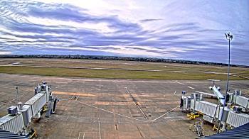 Weather camera view of Lake Charles Rgnl Arpt terminal bldg.