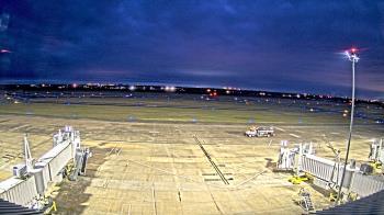 Weather camera view of Lake Charles Rgnl Arpt terminal bldg.