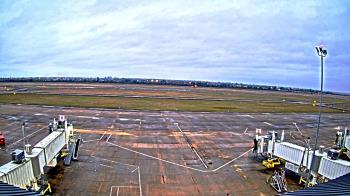 Weather camera view of Lake Charles Rgnl Arpt terminal bldg.