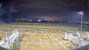 Weather camera view of Lake Charles Rgnl Arpt terminal bldg.