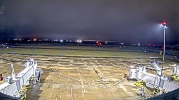 Weather camera view of Lake Charles Rgnl Arpt terminal bldg.