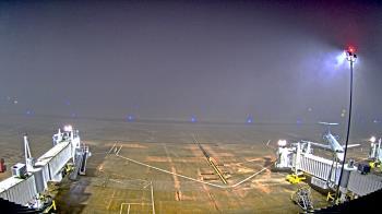 Weather camera view of Lake Charles Rgnl Arpt terminal bldg.