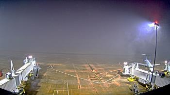 Weather camera view of Lake Charles Rgnl Arpt terminal bldg.