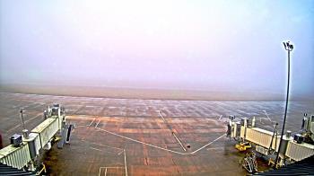 Weather camera view of Lake Charles Rgnl Arpt terminal bldg.