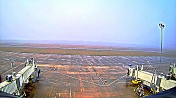 Weather camera view of Lake Charles Rgnl Arpt terminal bldg.