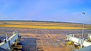 Weather camera view of Lake Charles Rgnl Arpt terminal bldg.