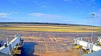 Weather camera view of Lake Charles Rgnl Arpt terminal bldg.