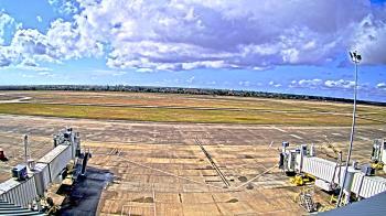 Weather camera view of Lake Charles Rgnl Arpt terminal bldg.