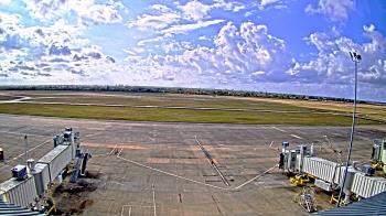 Weather camera view of Lake Charles Rgnl Arpt terminal bldg.