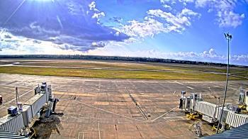 Weather camera view of Lake Charles Rgnl Arpt terminal bldg.