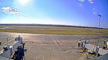 Weather camera view of Lake Charles Rgnl Arpt terminal bldg.