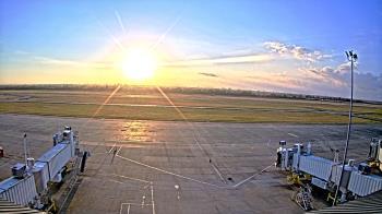 Weather camera view of Lake Charles Rgnl Arpt terminal bldg.