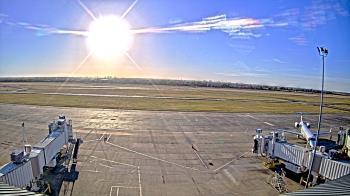 Weather camera view of Lake Charles Rgnl Arpt terminal bldg.