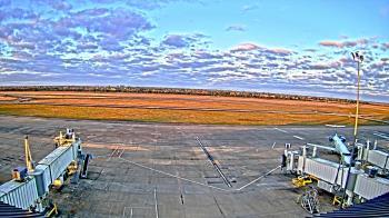 Weather camera view of Lake Charles Rgnl Arpt terminal bldg.