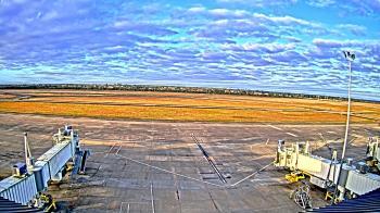 Weather camera view of Lake Charles Rgnl Arpt terminal bldg.
