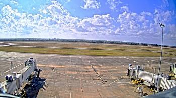 Weather camera view of Lake Charles Rgnl Arpt terminal bldg.