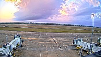 Weather camera view of Lake Charles Rgnl Arpt terminal bldg.