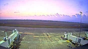 Weather camera view of Lake Charles Rgnl Arpt terminal bldg.