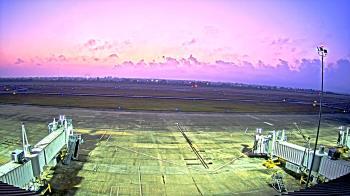Weather camera view of Lake Charles Rgnl Arpt terminal bldg.