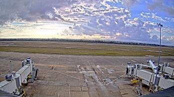 Weather camera view of Lake Charles Rgnl Arpt terminal bldg.