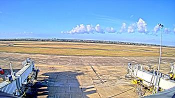 Weather camera view of Lake Charles Rgnl Arpt terminal bldg.
