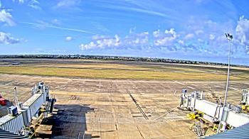 Weather camera view of Lake Charles Rgnl Arpt terminal bldg.