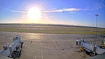 Weather camera view of Lake Charles Rgnl Arpt terminal bldg.