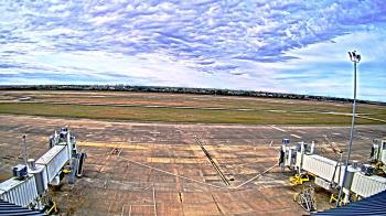 Weather camera view of Lake Charles Rgnl Arpt terminal bldg.