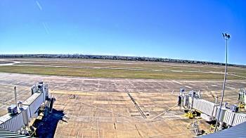 Weather camera view of Lake Charles Rgnl Arpt terminal bldg.