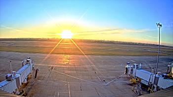 Weather camera view of Lake Charles Rgnl Arpt terminal bldg.