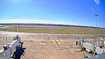 Weather camera view of Lake Charles Rgnl Arpt terminal bldg.