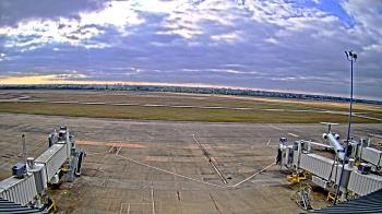 Weather camera view of Lake Charles Rgnl Arpt terminal bldg.