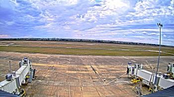 Weather camera view of Lake Charles Rgnl Arpt terminal bldg.