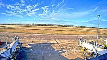 Weather camera view of Lake Charles Rgnl Arpt terminal bldg.