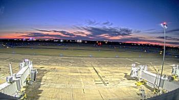 Weather camera view of Lake Charles Rgnl Arpt terminal bldg.