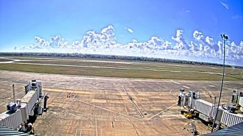 Weather camera view of Lake Charles Rgnl Arpt terminal bldg.