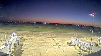 Weather camera view of Lake Charles Rgnl Arpt terminal bldg.