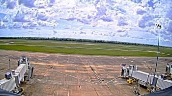 Weather camera view of Lake Charles Rgnl Arpt terminal bldg.
