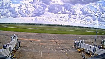 Weather camera view of Lake Charles Rgnl Arpt terminal bldg.
