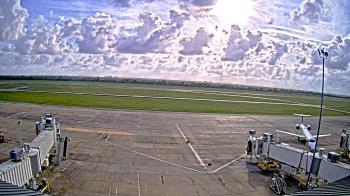 Weather camera view of Lake Charles Rgnl Arpt terminal bldg.