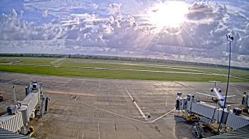 Weather camera view of Lake Charles Rgnl Arpt terminal bldg.