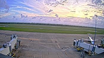 Weather camera view of Lake Charles Rgnl Arpt terminal bldg.