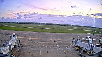 Weather camera view of Lake Charles Rgnl Arpt terminal bldg.