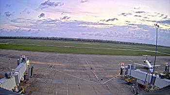 Weather camera view of Lake Charles Rgnl Arpt terminal bldg.
