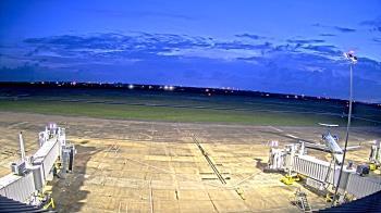 Weather camera view of Lake Charles Rgnl Arpt terminal bldg.