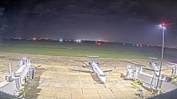 Weather camera view of Lake Charles Rgnl Arpt terminal bldg.