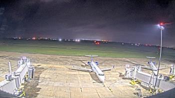 Weather camera view of Lake Charles Rgnl Arpt terminal bldg.