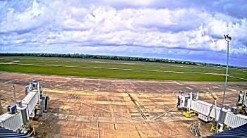 Weather camera view of Lake Charles Rgnl Arpt terminal bldg.