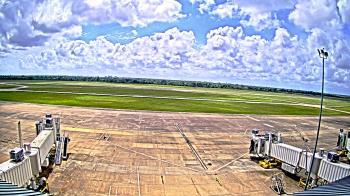 Weather camera view of Lake Charles Rgnl Arpt terminal bldg.